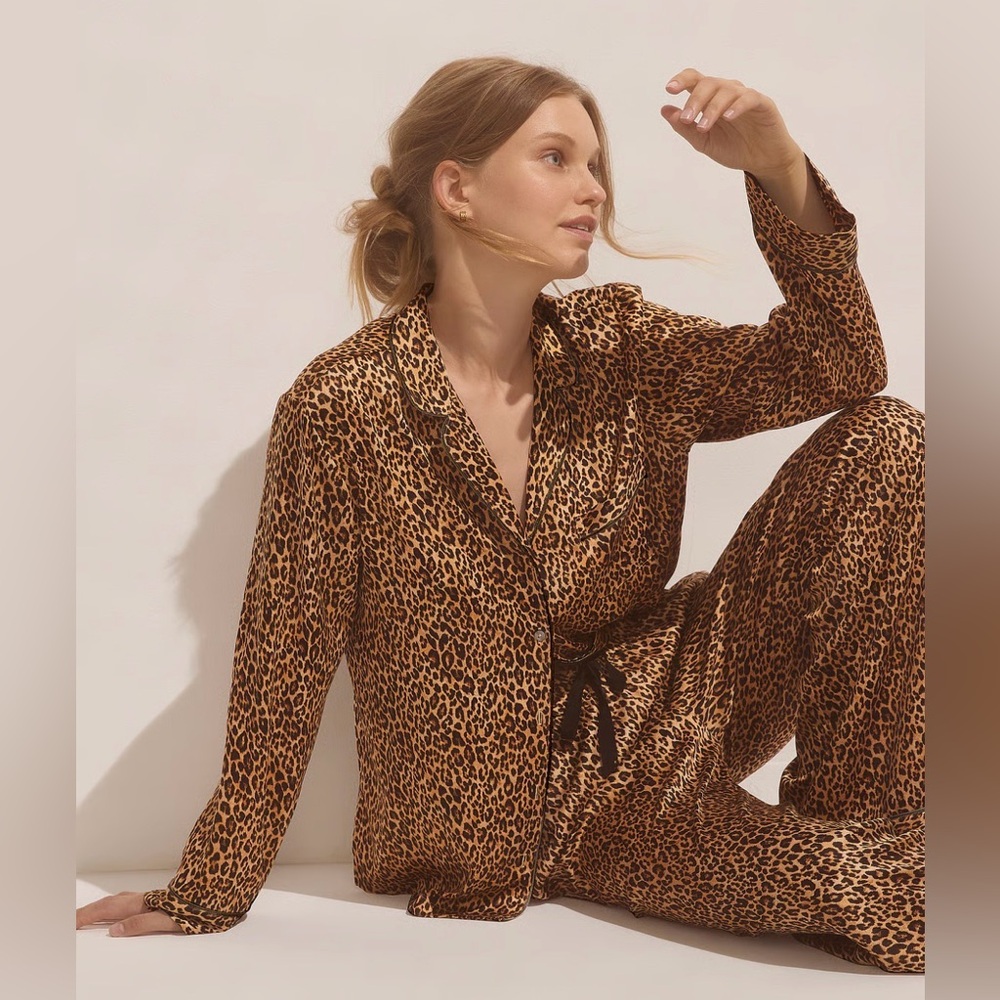 VICTORIA'S SECRET Signature Satin Long Pajama Set, Marzipan Leopard, Size Large